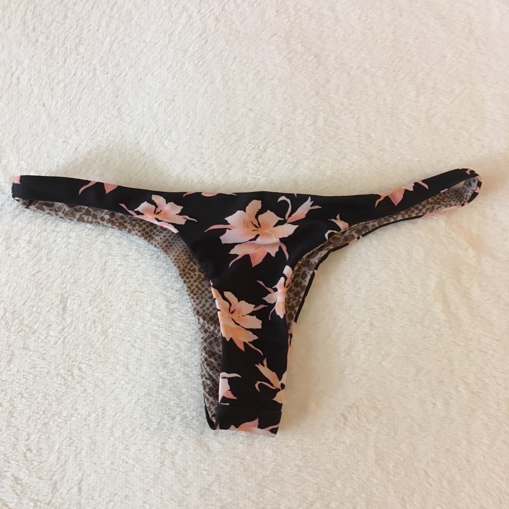 Acacia pipeline bottom in Aloha size Large